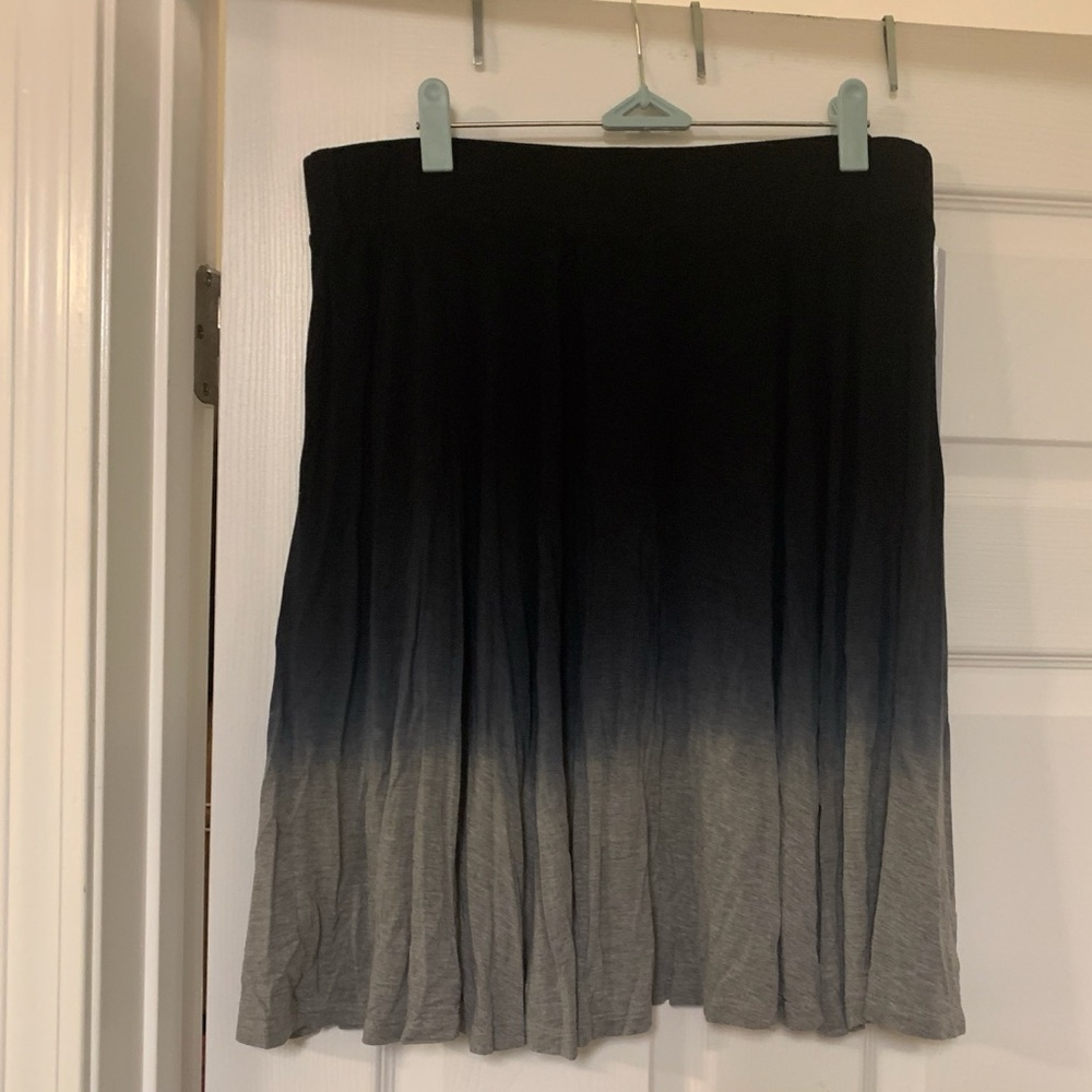 NEVER WORN Torrid 2 Mini Jersey Skater Skirt, Dip Dye, Navy and Gray - Picture 9 of 12